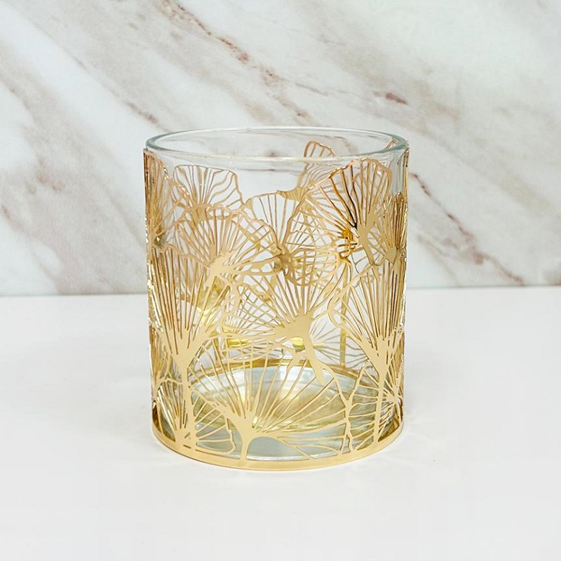 လှပသောအိမ်၏ Gilded Ginkgo Glass Candlestick သည်အိမ်တွင်းဗေဒဘုံအသစ်တစ်ခုကိုထွန်းလင်းစေခဲ့သည်။